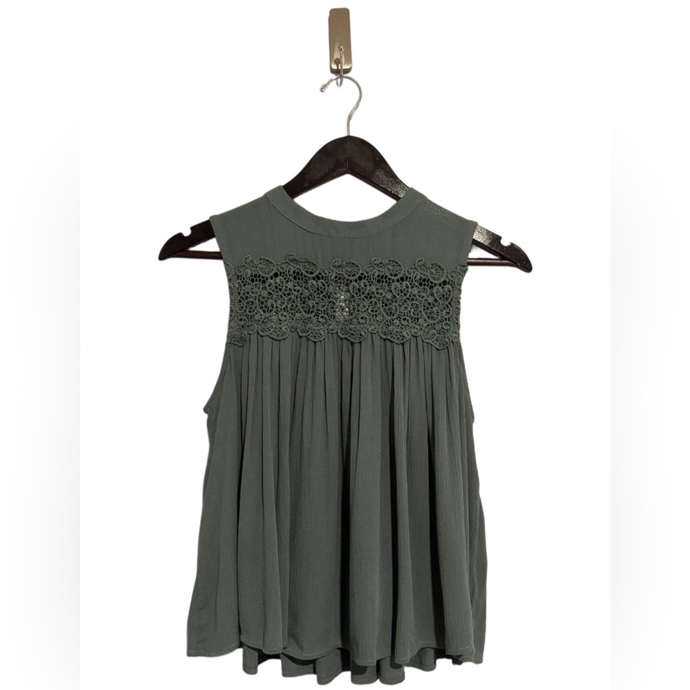 Romeo & Juliet Couture Green Lacey Blouse